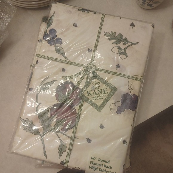 Kane Casual Lifestyles Collection Vinyl Tablecloth Round 60" Purple Fruit NEW - Picture 2 of 8